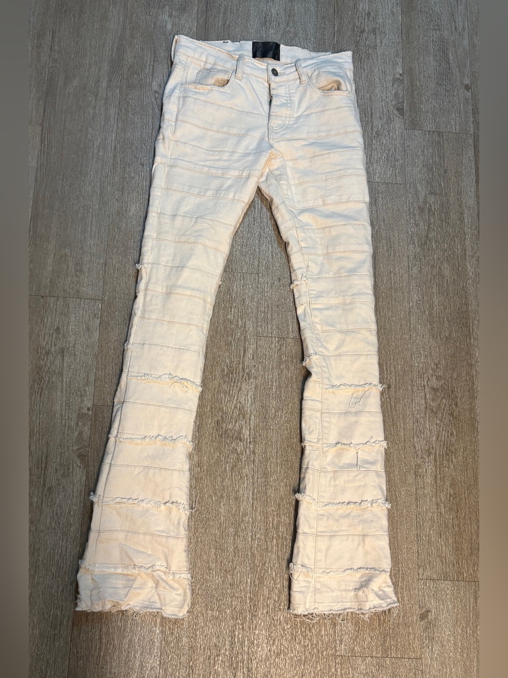 VALABASAS MENS PHOENIX STACKED CREAM FLARE JEANS SIZE 29